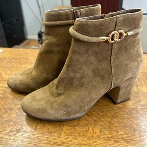 BELLA VITA Women’s Brown Chain Link Diaz Almond Block Heel Leather Booties 7.5M